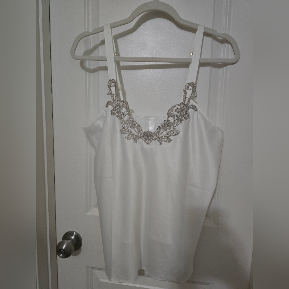 Elegant White Embellished Women's Bridal Pajamas 2 Piece Wedding Bride